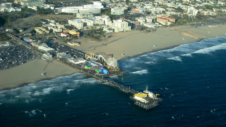 (Gift Idea!) Aerial Sightseeing Tour of Hollywood/ Santa Monica/ Los Angeles w/ Champagne, $229 Value