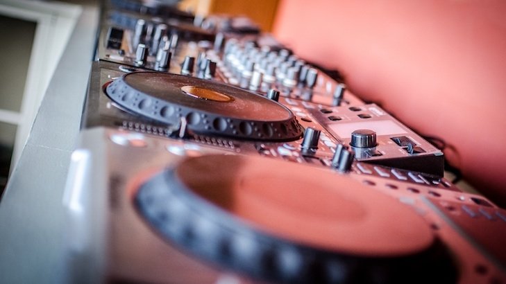 A 90-Minute Introductory Workshop On Electronic Dance Music DJing