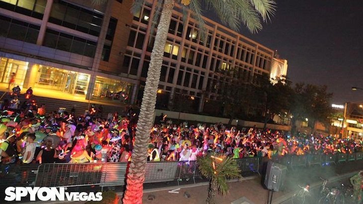 The ultimate rave-run - JUST GLOW WITH IT!