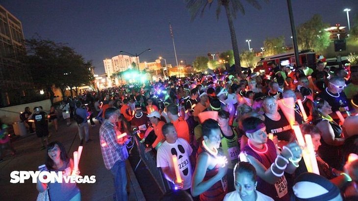 The ultimate rave-run - JUST GLOW WITH IT!