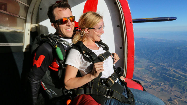 Tandem Skydive From 8,000 ft for 1 (Valid Anytime)